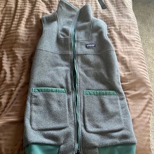 Patagonia W's Shelled Synchilla® Reversible Vest
#23025
Color: REGG
Size: XS